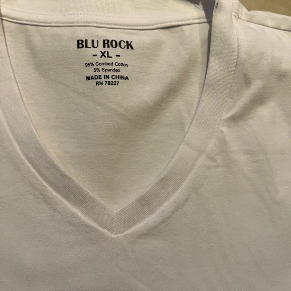 White v neck size Xl - Picture 2 of 2